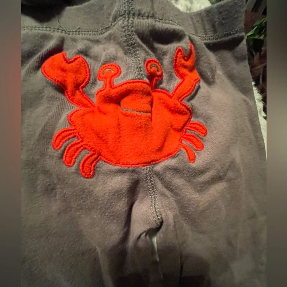 🦀 Carters 2 piece Set CUTE AS A BUTTON Crabby jogger Bottom and Onesie one Pc 9M